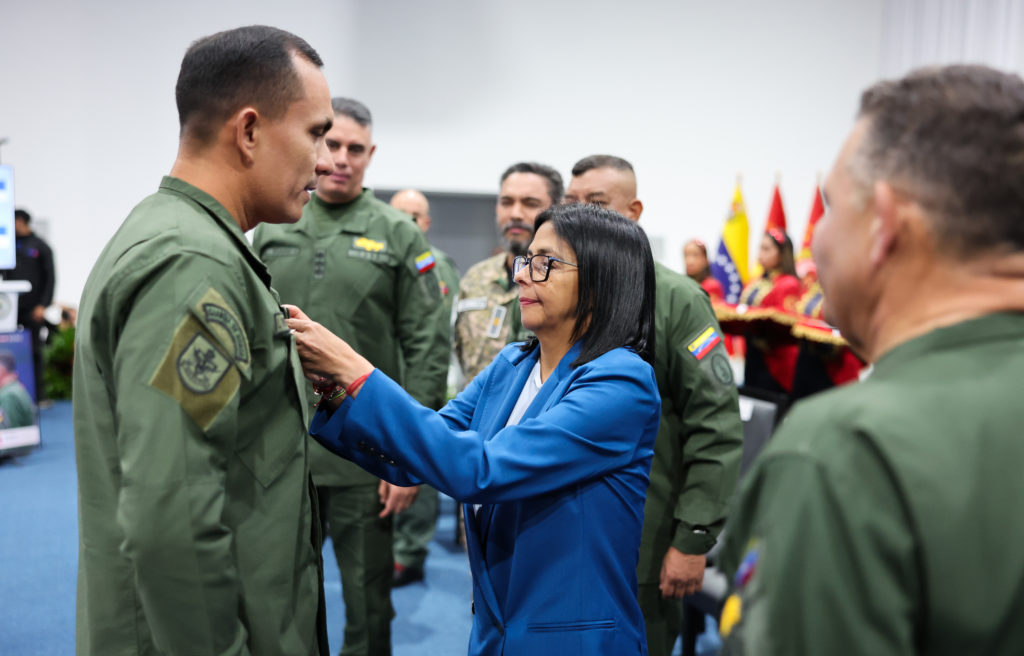 Delcy Rodríguez otorgó ascensos en la Guardia de Honor Presidencial y la Dgcim