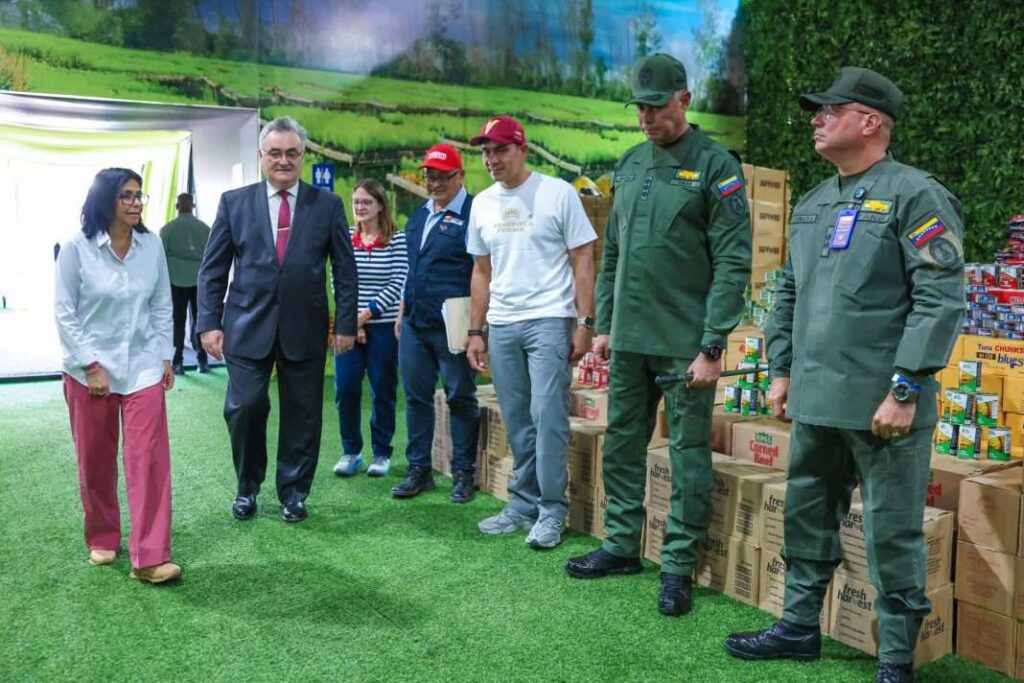 Delcy Rodríguez recibe 35 toneladas de ayuda humanitaria de Rusia