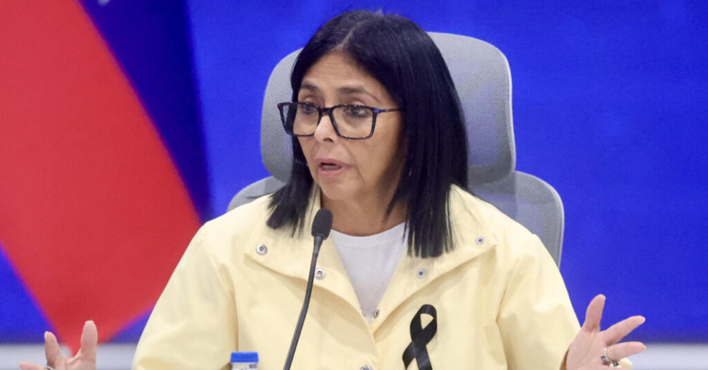 Delcy revela que Maduro había dejado la orden de robar en los escombros del terremoto justo antes de su captura