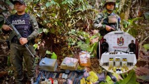 Descubren gigantesco depósito ilegal de armas y explosivos del frente 4 de las disidencias de ‘Calarcá’ en el nordeste de Antioquia