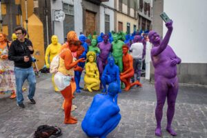 Desnudos frente a la catedral: Spencer Tunick reivindica la inclusión LGTBIQ+ en una acción en Las Palmas