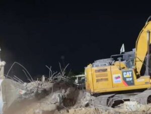 Despliegan más de 600 maquinarias para remover escombros en La Guaira