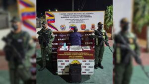 Detenido en aeropuerto con 91 dediles de cocaína