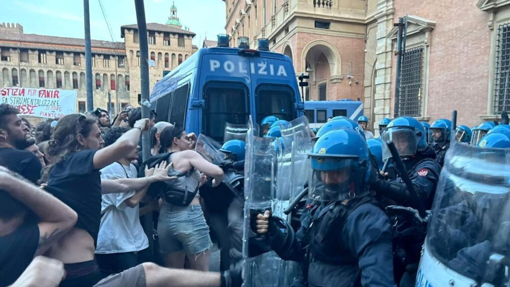 Manifestantes se enfrentan a la policía italiana por la muerte Abderrahim Fakir, el inmigrante marroquí que murió mientras estaba siendo inmovilizado