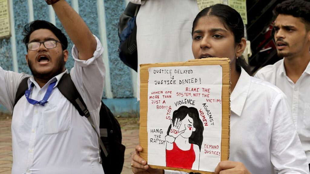 Protesta en la India por la violación y muerte de una niña de 11 años en Baruipur, cerca de Calcuta.