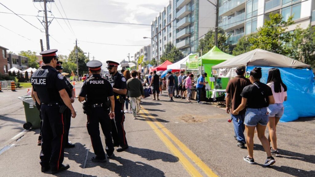 Agentes de Policía en el lugar del ataque.