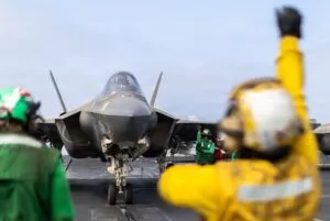EEUU bombardea nuevamente a Irán en represalia por ataques a barcos comerciales en Ormuz