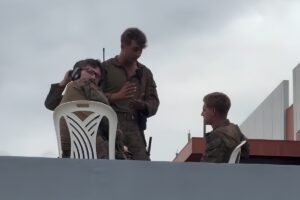 EEUU convirtió el aeropuerto de Maiquetía en una base militar: así transitan decenas de efectivos de la Fuerza Aérea (VIDEO)