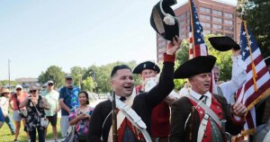 EE.UU. cumple 250 años con Trump como protagonista y el país más dividido que nunca