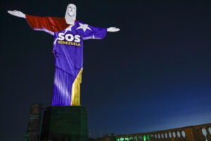 El Cristo Redentor rindió emotivo homenaje a víctimas de los terremotos en Venezuela (FOTOS)
