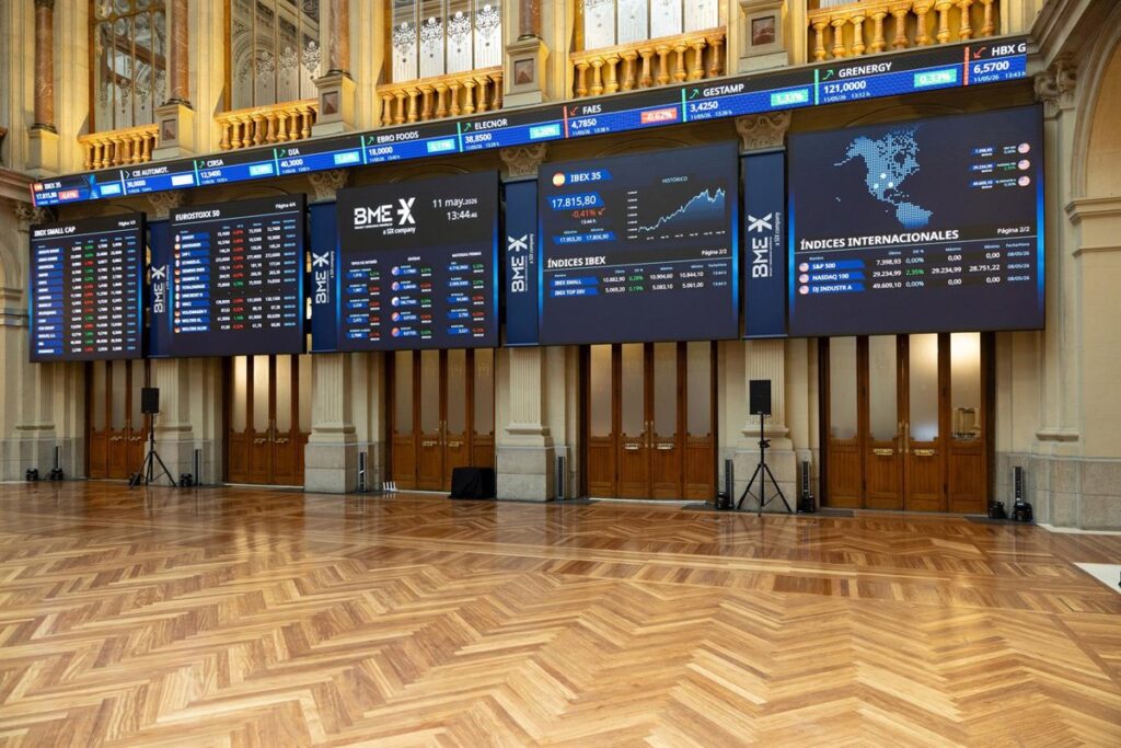 El Ibex 35 cierra con un nuevo máximo histórico, en los 19.671,8 puntos, tras subir un 1,37%
