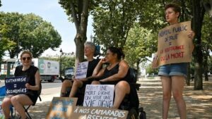 El Parlamento francés aprueba el derecho a la muerte asistida | elperiodico.com