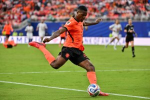 El Real Madrid hace oficial el fichaje de Denzel Dumfries por cuatro temporadas | elmundo.es