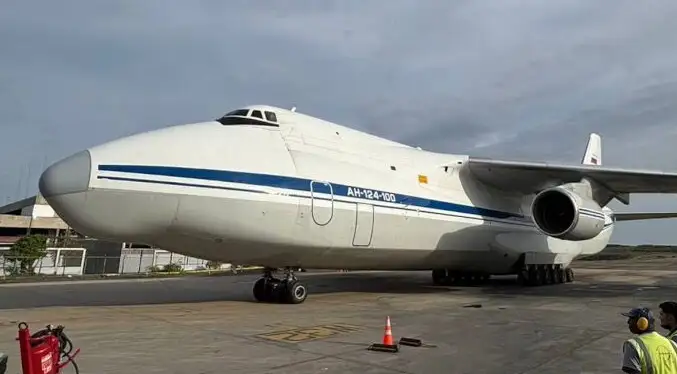 El avión de carga más grande del mundo llega a Venezuela con ayuda humanitaria desde Rusia