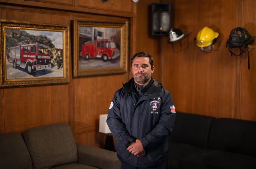 El bombero chileno que participó en el rescate de Hernán Gil bajo los escombros: "Los grandes héroes fueron los venezolanos"