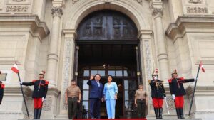 El clan Fujimori vuelve al poder en Perú: similitudes y diferencias entre padre e hija | elperiodico.com