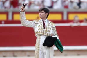 El debutante Aarón Palacio corta la primera oreja en Pamplona