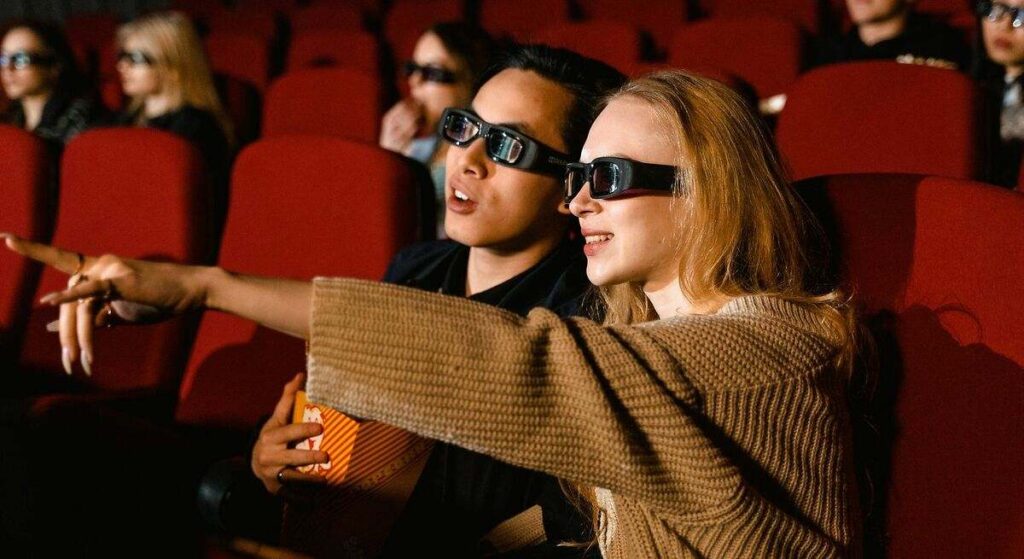 El descubrimiento que cambia la forma de ver la cultura: ir al cine, al teatro o a un museo podría tener un efecto directo sobre el envejecimiento
