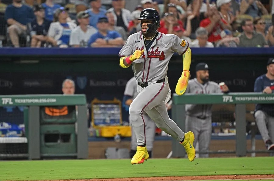 El gesto de Ronald Acuña Jr. con un joven pelotero que sobrevivió a los terremotos en La Guaira (VIDEO)