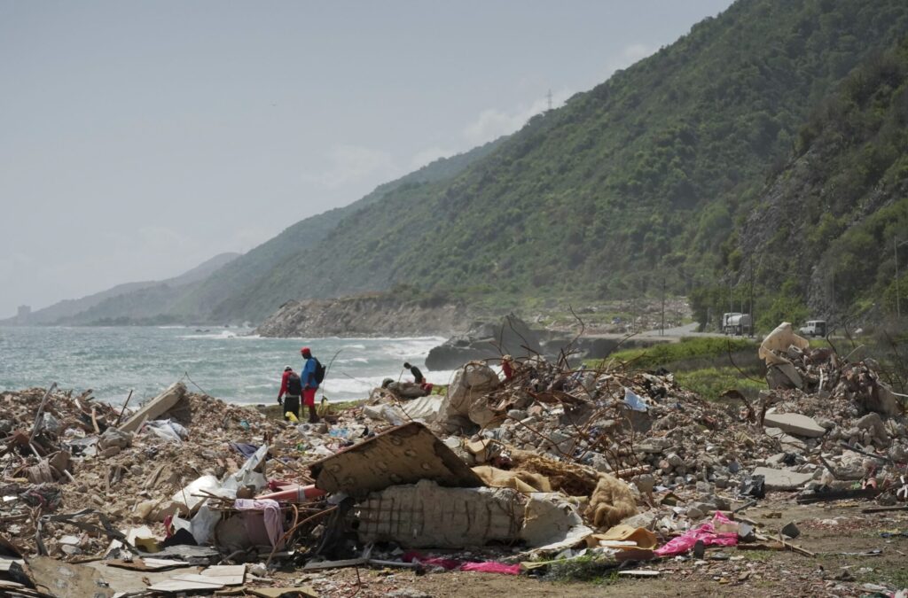 El gobierno sí puso escombros en la costa de la vía a Naiguatá