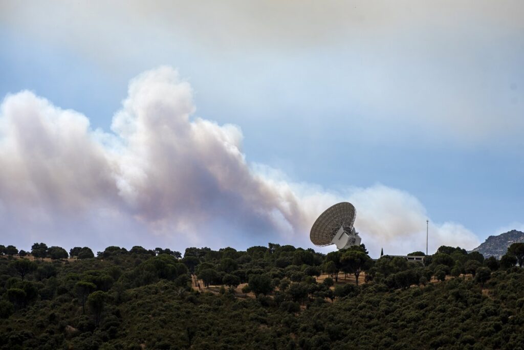 El incendio de Madrid alcanza su momento álgido, con la cabeza fuera de capacidad de extinción y más de 45.000 afectados