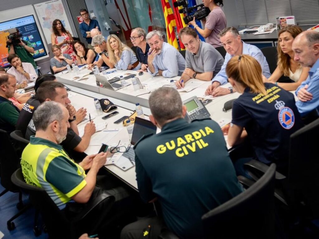 El incendio de Orés alcanza las 7.600 hectáreas y un perímetro de 60 kilómetros