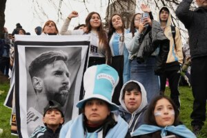 El inesperado y amargo momento de Messi: en su casa, en silencio y en medio de una tormenta mundial | elmundo.es