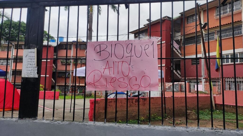 "El miedo es volver sin saber si el edificio se nos viene encima", vecinos de Catia