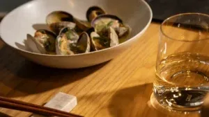 El restaurante de Madrid donde un brasileño y un madrileño reinventan la tradición japonesa con un menú por más y menos de 100 euros