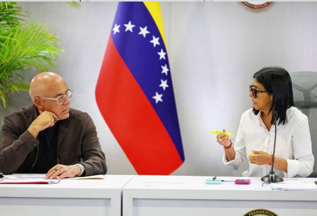 El rodrigato acata orden de reanudar negociaciones políticas: ¿Hacia dónde se está moviendo el chavismo?