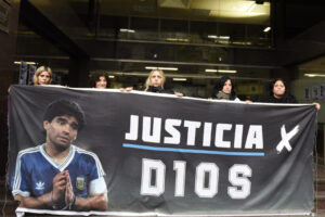El tenso episodio entre Maradona y su médico que salió a la luz en el juicio