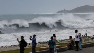 El tifón Bavi deja 15 muertos en Filipinas y vientos de hasta 226 km/h en China, Taiwán y Japón | elperiodico.com