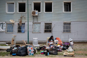 «Ellos sabían»: madre que increpó a Nicolasito responsabilizó al régimen por la tragedia en La Guaira (VIDEO)