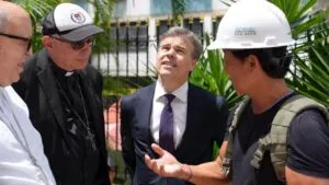 Encargado de negocios de EEUU inspeccionó templo afectado en Caracas
