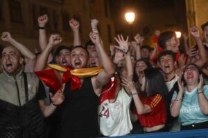 Españoles celebran el triunfo de su equipo en la final del Mundial de Fútbol 2026 – Efecto Cocuyo