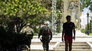 Estadounidenses desafían el calor extremo para celebrar los 250 años de su Independencia | elperiodico.com