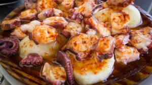 Este es el mejor lugar para disfrutar del pulpo á feira, según National Geographic (y no tiene mar)