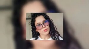 Estrangula a su nieta y la entierra en su casa