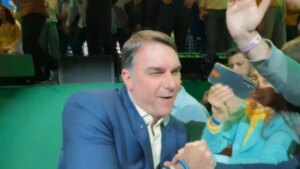 Flávio Bolsonaro fue proclamado candidato presidencial del Partido Liberal para enfrentar a Lula da Silva
