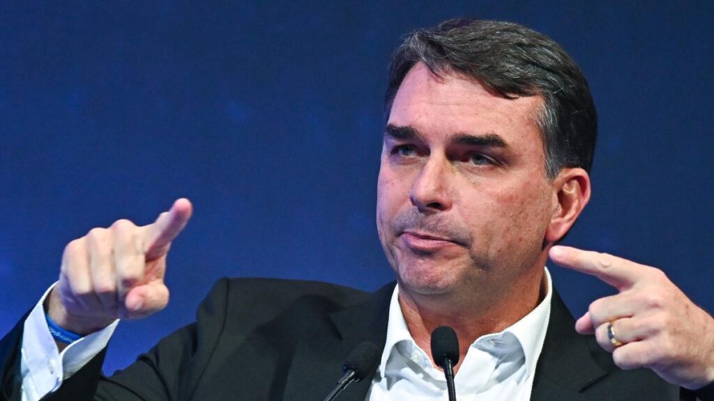 Flávio Bolsonaro.