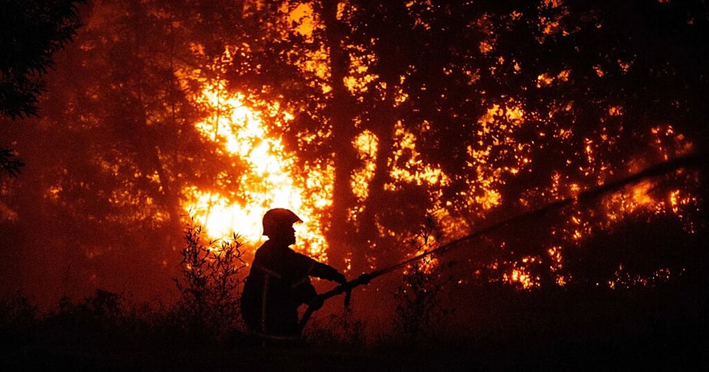 Francia pide ayuda a la UE para frenar unos incendios que obligan a evacuar a 40.000 personas