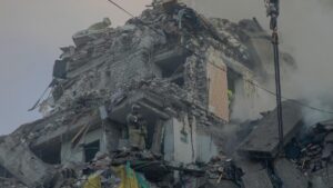 GUERRA EN UCRANIA | Al menos nueve muertos y más de cuarenta heridos en un nuevo gran ataque ruso a Kiev | elperiodico.com