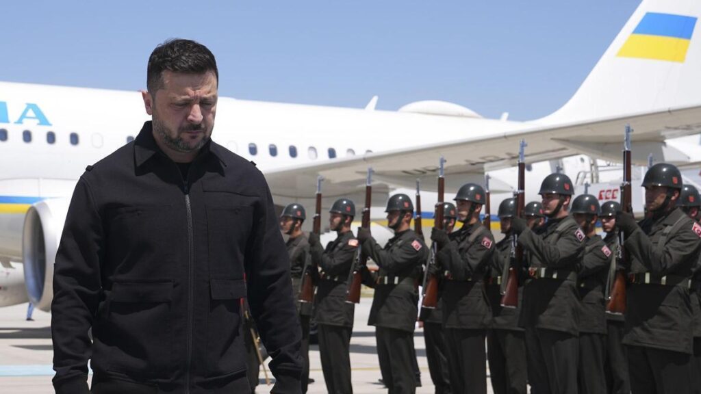 Zelenski llega a Ankara para pedir a los líderes de la OTAN más misiles y sistemas Patriot