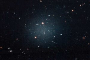 Galaxias formadas en línea recta y sin materia oscura
