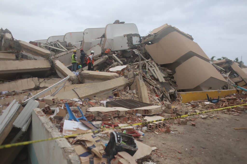 Gobierno advierte sanciones por arrojar escombros al mar tras los terremotos – Efecto Cocuyo