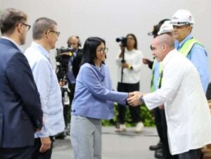 Gobierno condecora a la brigada de rescate de Cuba