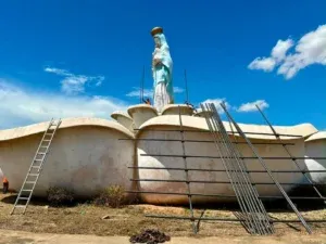 Gobierno del Zulia inicia restauración del monumento a La Chinita en la Circunvalación 1 donde pernoctaban los yuckas
