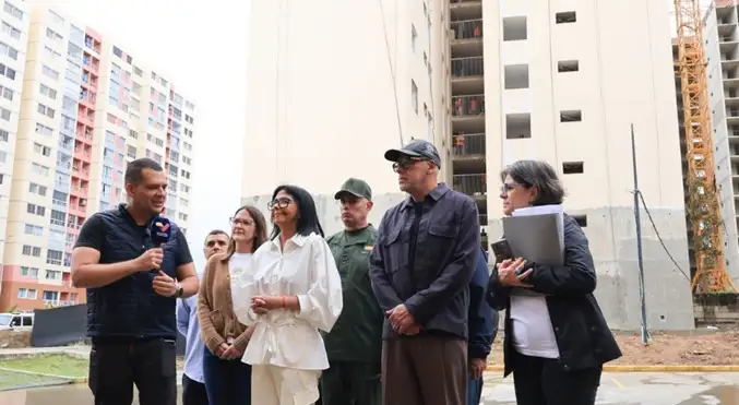 Gobierno entrega 240 viviendas equipadas a familias afectadas