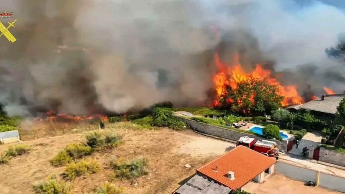Gobierno español unifica gestión de los 2 grandes incendios de Madrid y Ávila
