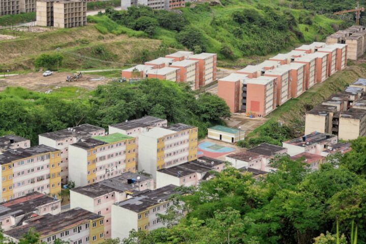 Gobierno nacional estima entregar 600 apartamentos en Mirador de Caiza para octubre
